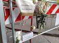 Piazza Brunelleschi: fiori, biglietti e ceri per Niccolò Bizzarri
