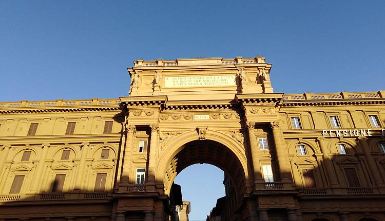 Ispezioni all'Arco di piazza Repubblica: per due giorni cambia il traffico