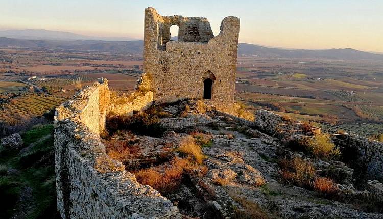 Evento Escursione guidata a Roccatederighi in Alta Maremma Andare a Zonzo Trekking ed Escursioni