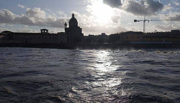 Piena dell'Arno: aperto lo Scolmatore a Pontedera