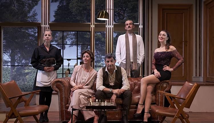 Emilio Solfrizzi e Carlotta Natoli nell’Anatra all’arancia