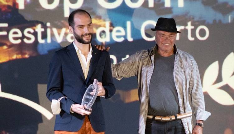 Pop Corn Festival, Iapino ha consegnato il Premio Carrà