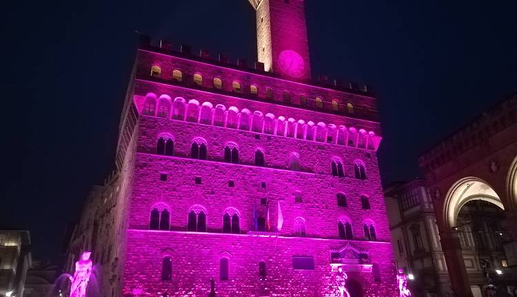 Palazzo Vecchio in rosa per la LILT: le foto