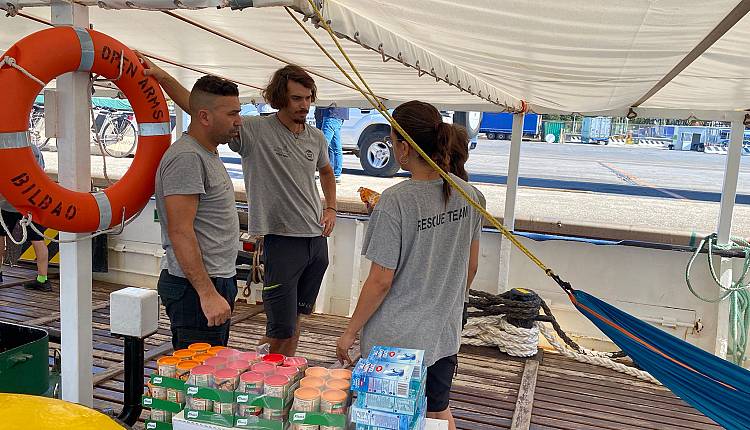 Open Arms: incontro con l’equipaggio bloccato al porto di Carrara