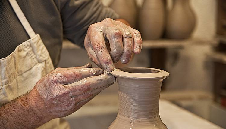 Omaggio alla ceramica tra storia, musica e cibo