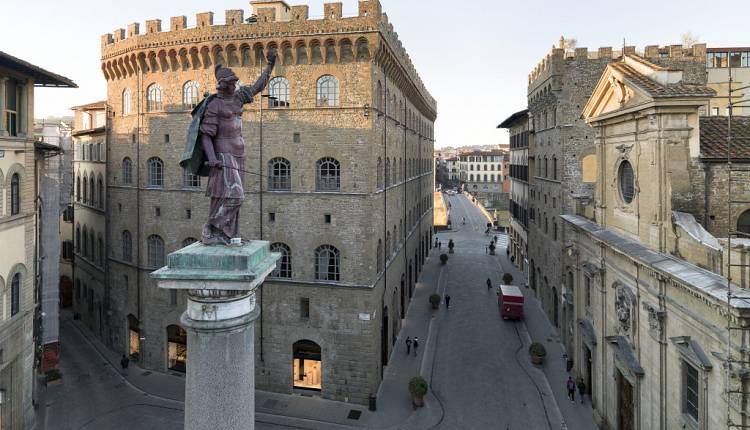 Visita Guidata a Santa Trinita: la chiesa, la piazza e il ponte Piazza Santa Trinita - Eventi a Firenze