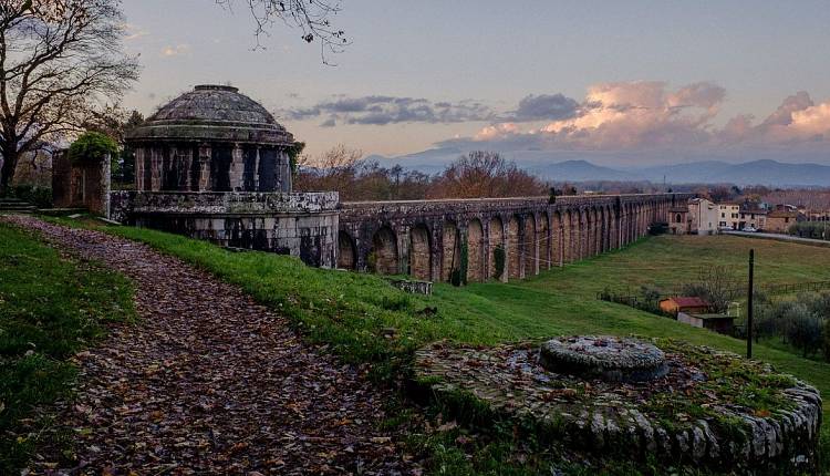 Evento Escursione Guidata all'Acquedotto del Nottolini Andare a Zonzo Trekking ed Escursioni
