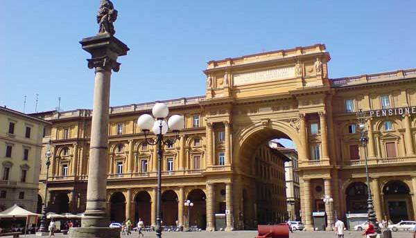 Evento ​Monsters &co: Alla scoperta delle creature mostruose di Firenze Piazza della Repubblica