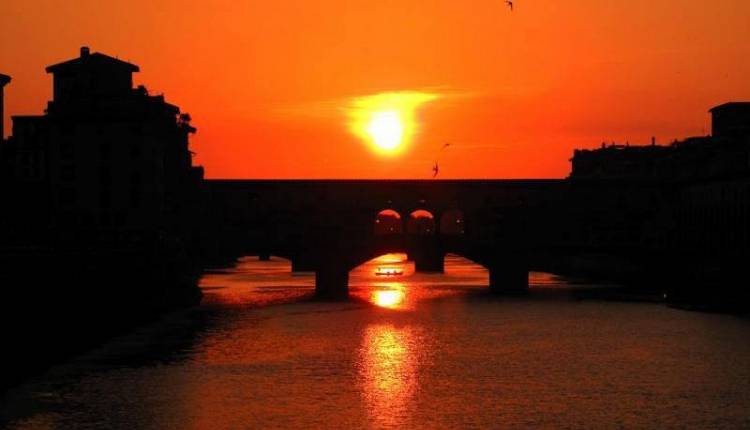 Evento Un brindisi navigando in barca sull'Arno Piazza Mentana