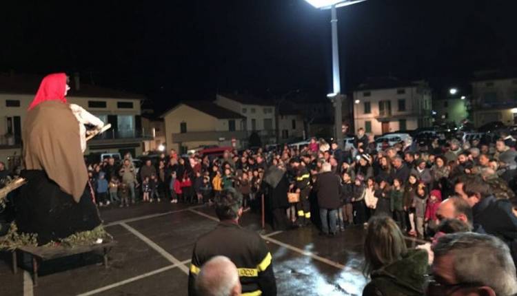 Evento Befanissima 2019 con i pompieri e la fiaccolata Piazza del Comune di Vaiano