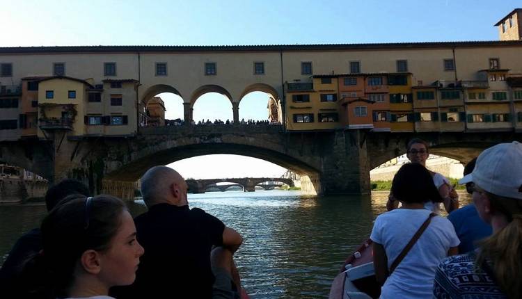 Evento  Navigando sull'Arno con le imbarcazioni degli storici renaioli Visite Guidate a Firenze con ArteMide